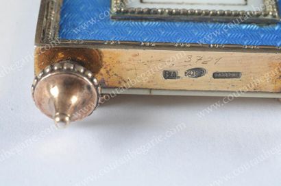 THERMOMETRE DE TABLE EN VERMEIL. Par Carl...