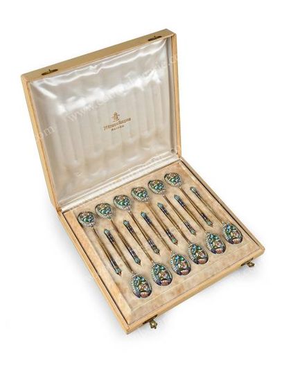 ENSEMBLE DE DOUZE CUILLERES A THE. Par 20e...