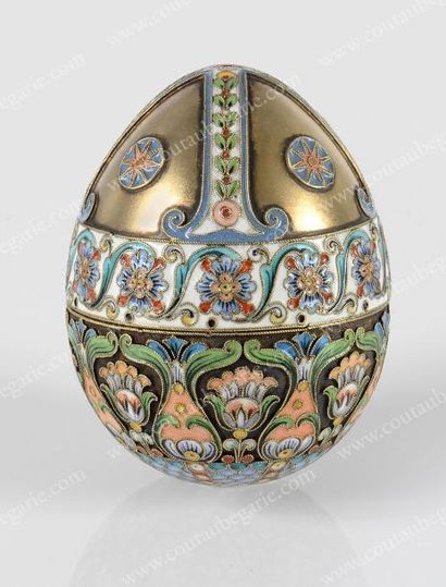 OEUF EN VERMEIL ET EMAUX POLYCHROMES CLOISONNES....
