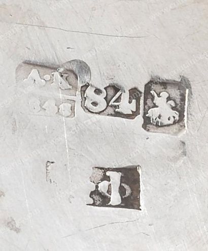 TIMBALE EN ARGENT ET VERMEIL. De forme légèrement...