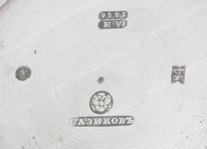 TIMBALE EN ARGENT. Par SAZIKOFF, Saint-Pétersbourg,...