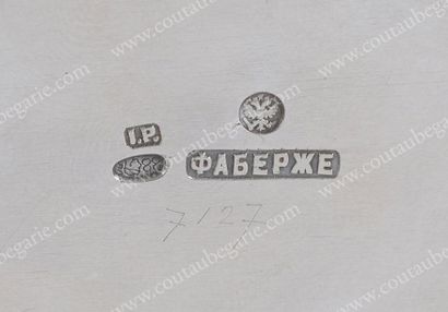 POT COUVERT EN ARGENT. Par FABERGE, Saint-Pétersbourg,...