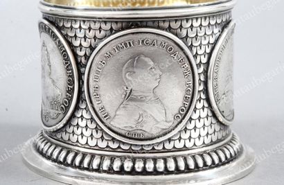 POT COUVERT EN ARGENT. Par FABERGE, Saint-Pétersbourg,...