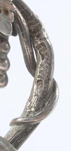 SALERONS DE TABLE EN ARGENT. Par VOIGHT,...