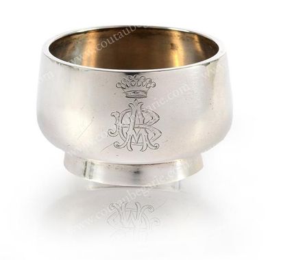 PETIT SALERON EN ARGENT. De forme ronde,...