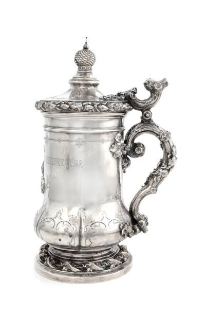 BELLE CHOPE COUVERTE EN ARGENT. Par SAZIKOFF,...