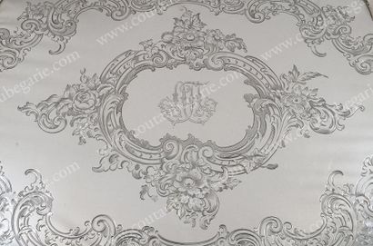 GRAND PLATEAU DE SERVICE EN ARGENT. Par SAZIKOFF,...