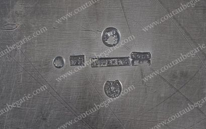 GRAND PLATEAU DE SERVICE EN ARGENT. Par SAZIKOFF,...