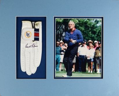 Gant porté et signé par Arnold Palmer. Vainqueur...
