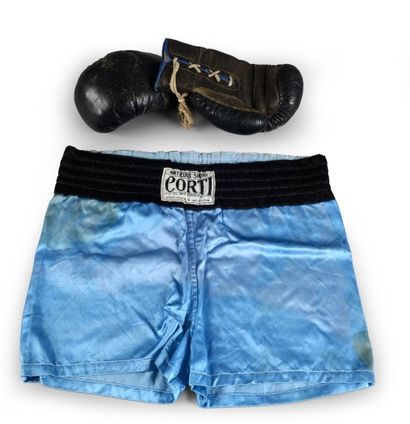 Paire de gants et short portés par Carlos...