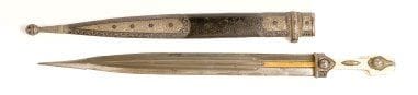 Kindjal caucasien. Garniture en argent niellé,...