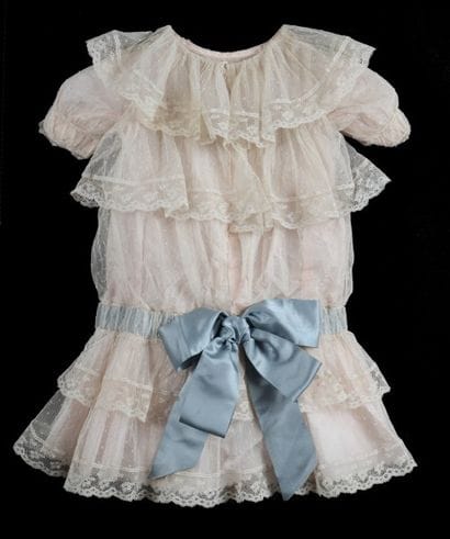 Robe de petit garçon en tulle et dentelle...