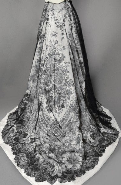 Exceptionnelle jupe ou robe de dessus pour...