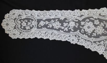 Rare fichu en dentelle de Valenciennes de...