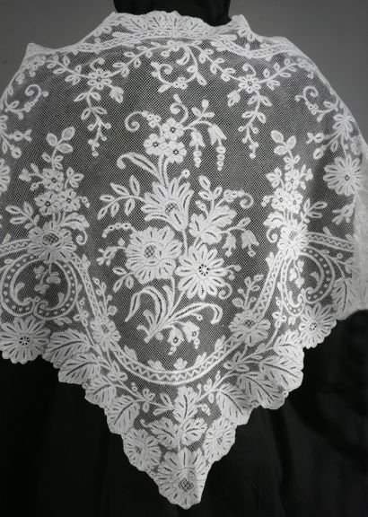Rare fichu en dentelle de Valenciennes de...