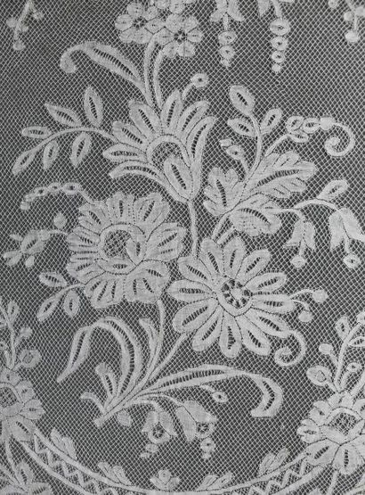 Rare fichu en dentelle de Valenciennes de...