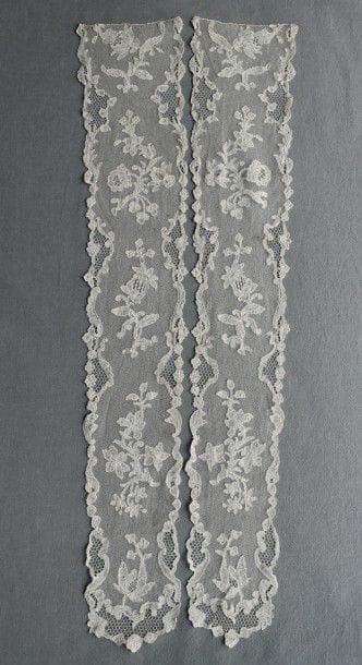 Paire de barbes en dentelle de Bruxelles,...