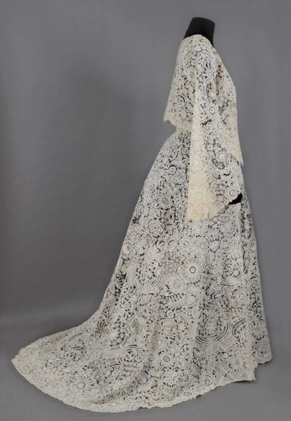 Rare ensemble, jupe et veste, en dentelle...