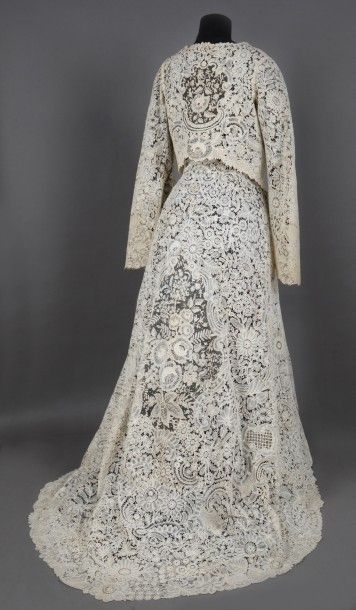 Rare ensemble, jupe et veste, en dentelle...