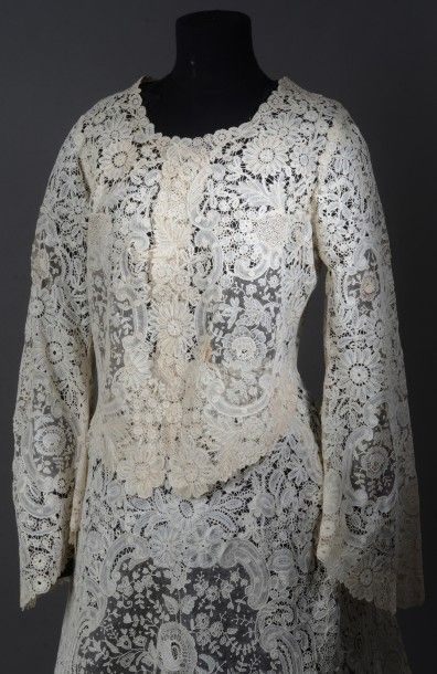 Rare ensemble, jupe et veste, en dentelle...