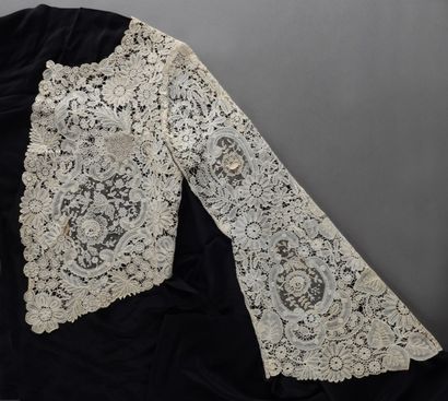 Rare ensemble, jupe et veste, en dentelle...