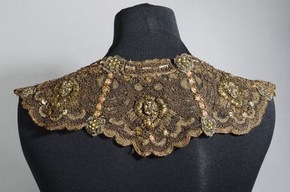 Superbe col à longs pans en tulle métallique...