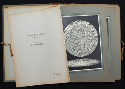 Fond de Bonnets du XIXème siècle, collection...