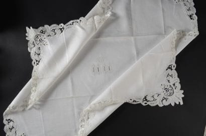 Service de table, nappe et douze serviettes,...