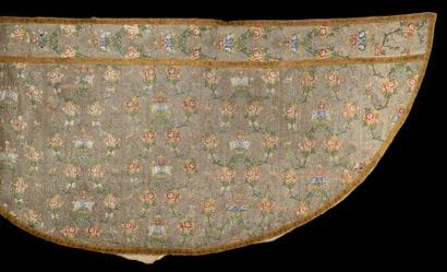 Chape en lampas rebrodé argent, vers 1760,...