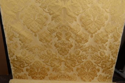Métrage de brocatelle de style Louis XV,...