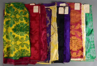 Ensemble de coupes de présentation de damas,...