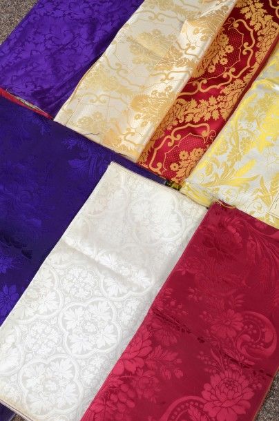 Ensemble de coupes de présentation de soieries...