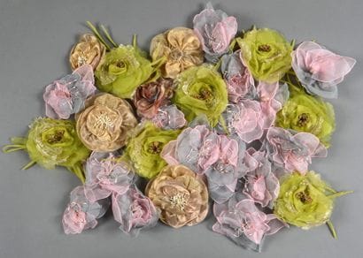 Garnitures de robes haute-couture, fleurs...