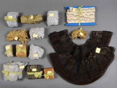Volants, entredeux et franges pour haute-couture,...