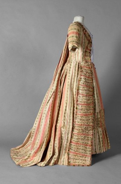 Robe à la française, époque Louis XVI, manteau...