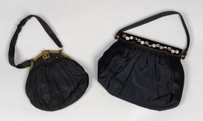 Deux sacs du soir, vers 1920-1930, le plus...