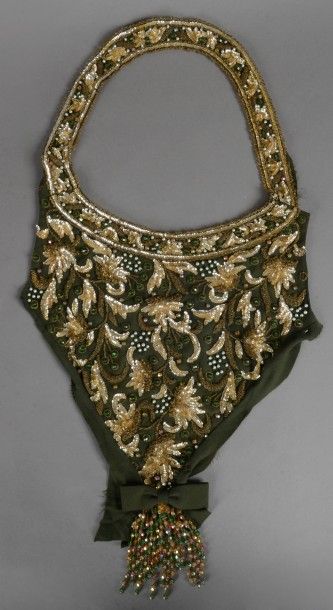 Col brodé non monté pour une robe du soir,...