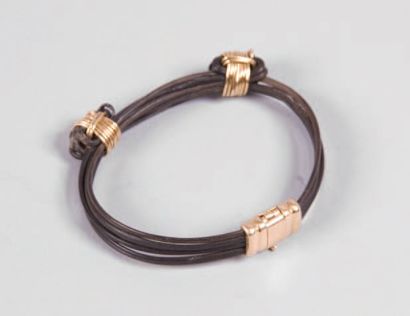 Bracelet en poil d'éléphant, monture or.
