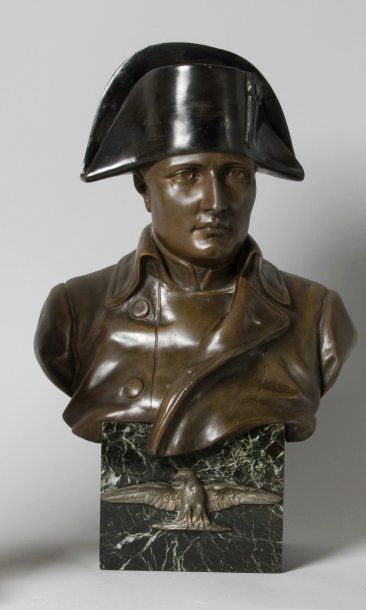 Buste en composition figurant l'Empereur....