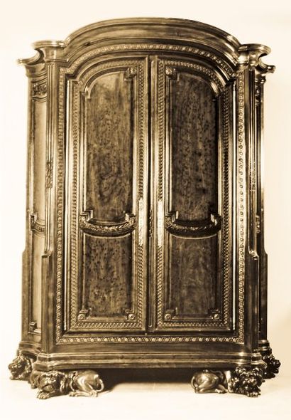 Monumentale et très rare armoire en acajou...