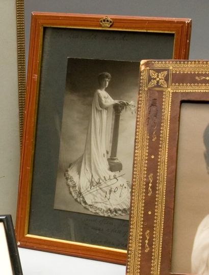 Marie, reine de Roumanie. Portrait photographique...