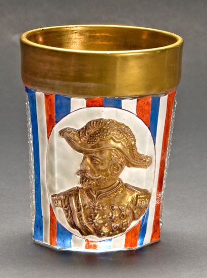 Général Boulanger. Beau verre doré et émaillé...