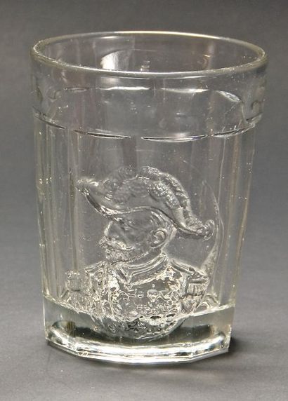 Général Boulanger. Verre moulé à 7 facettes...