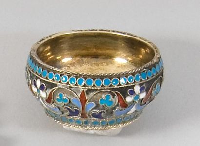 Saleron en vermeil et émaux polychromes cloisonnés,...