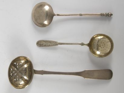 Passoire à thé en argent, intérieur vermeil....