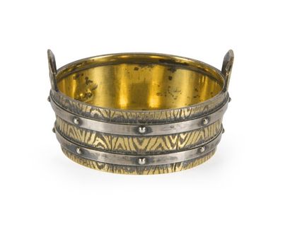 Coupelle en forme de baquet, en argent et...