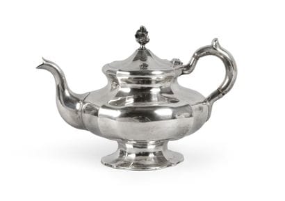Théière en argent, intérieur vermeil, la...