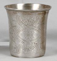 Timbale en argent, gravée de frises géométriques...