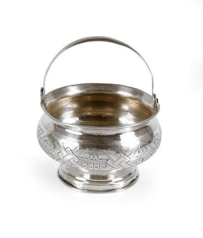 Sucrier rond en argent, à décor de motifs...