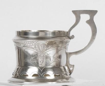 Porte-verre à thé en argent, à décor d'une...